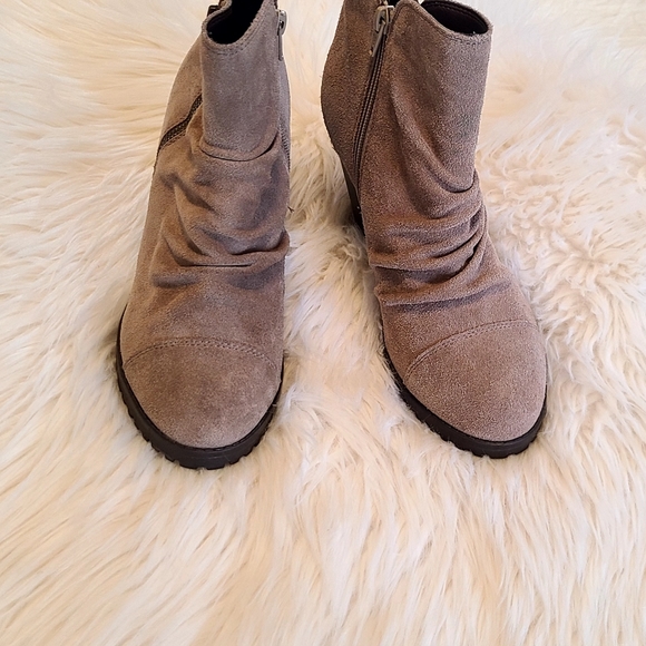 White mountain genuine leather taupe tan ankle boots size 9 - Picture 5 of 16
